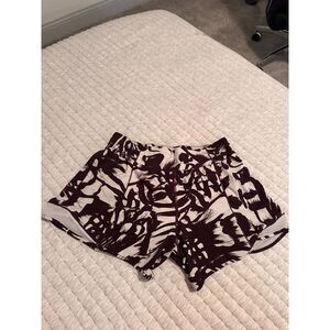 Lululemon Hotty Hot High-Rise in Monarch Bloom Bone Espresso/Bone SIZE 8